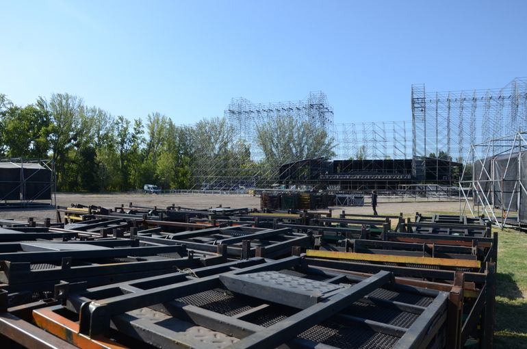 El predio de la isla 132 se empieza a poner a punto para la FIesta de la Confluencia 2026.