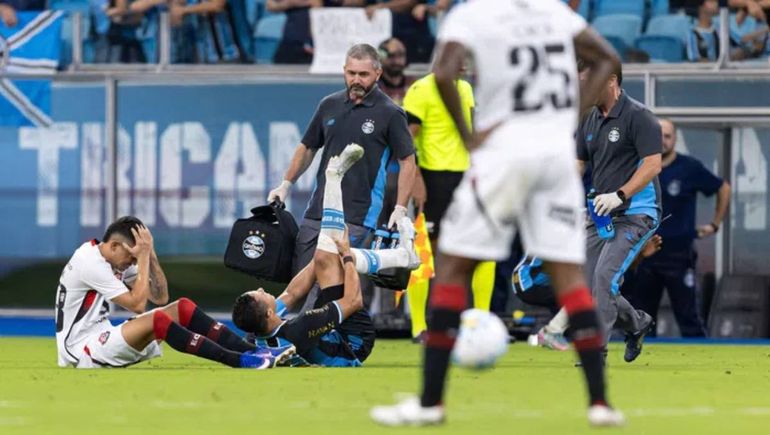 Se rompió todo: la impactante lesión de un jugador de Gremio que estremeció al público