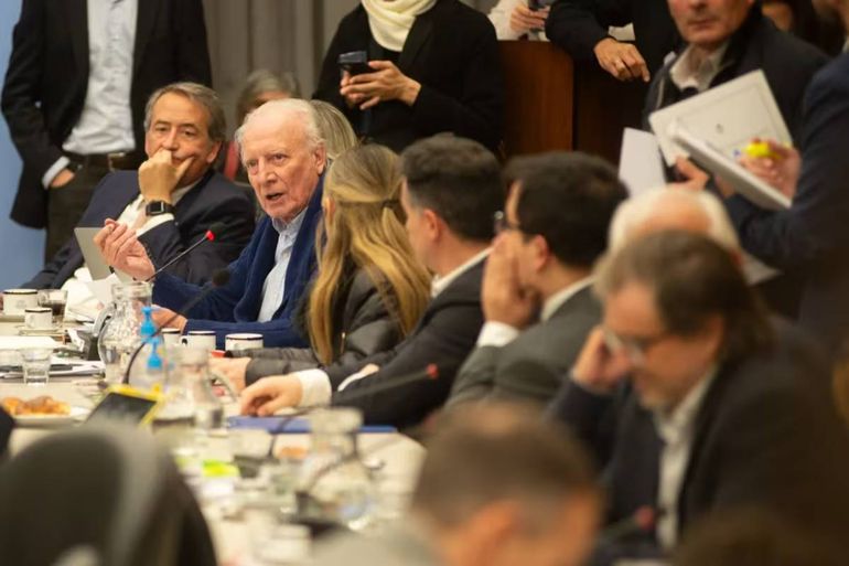 Diputados de La Libertad Avanza lograron el dictamen de mayoría del paquete fiscal, entre ellos la restitución de la cuarta categoría del Impuesto a las Ganancias. Foto: Infobae. Diputados de La Libertad Avanza lograron el dictamen de mayoría del paquete fiscal, entre ellos la restitución de la cuarta categoría del Impuesto a las Ganancias. Foto: Infobae.