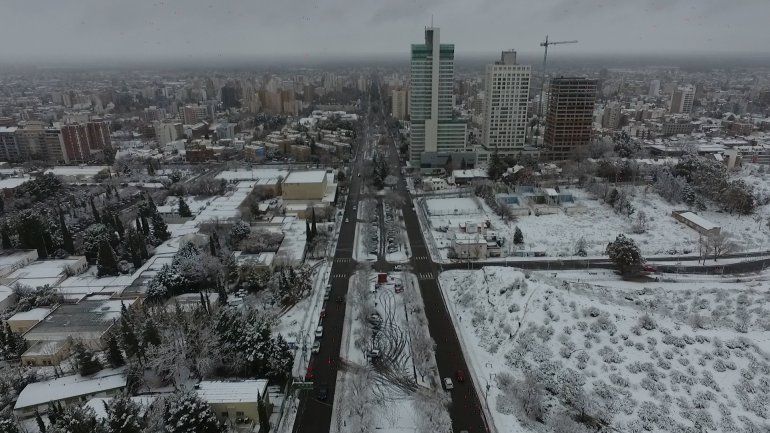 Desde el aire: el drone de LMN recorrió las calles nevadas de Neuquén