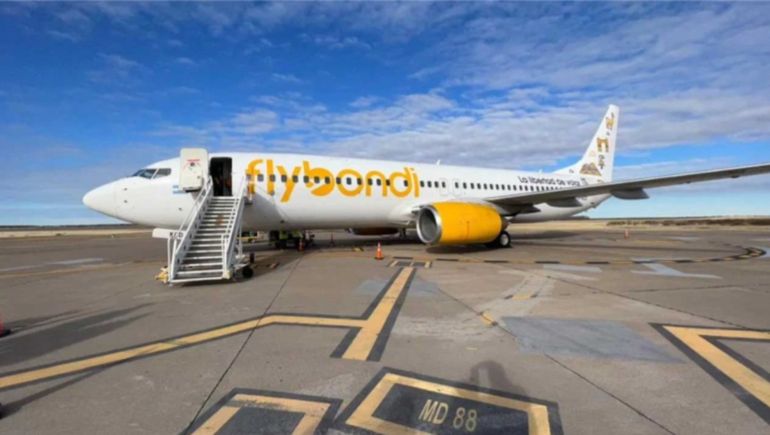 Este jueves se esperaba la llegada de un mecánico para solucionar el inconveniente técnico que frustró el vuelo de Flybondi desde Puerto Madryn a Aeroparque. 