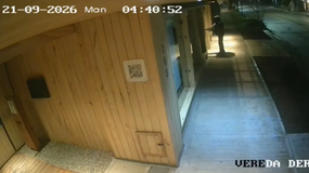 El delincuente robo el negocio en menos de un minuto. | LM Neuquen El delincuente robo el negocio en menos de un minuto.