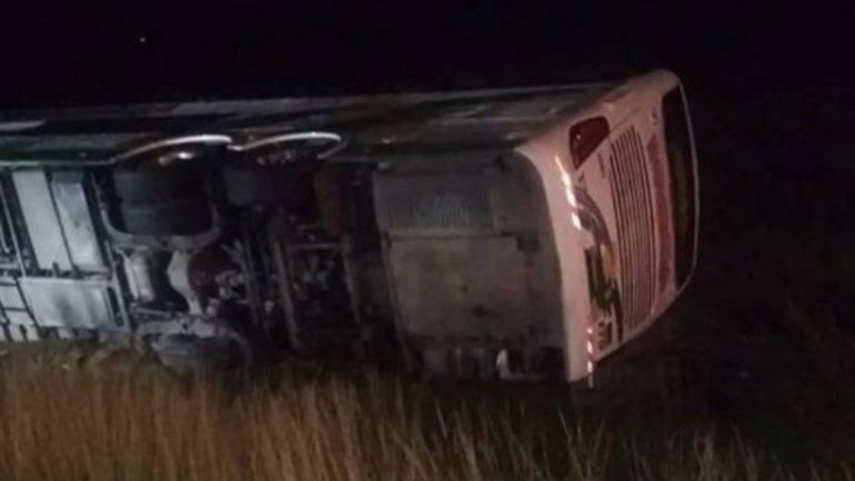 Castelli: 5 heridos graves en un vuelco en Ruta 2