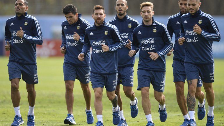 Sampaoli insiste con Di María y Acuña volvería a ser lateral