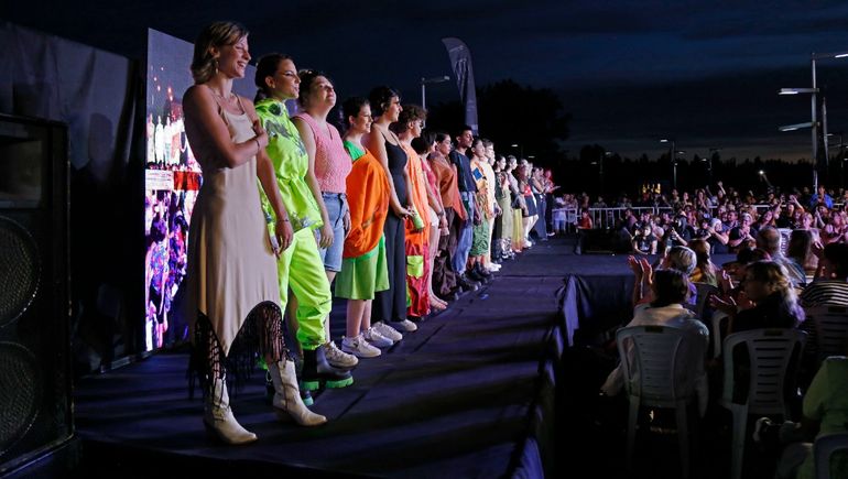 En 19 fotos, moda y diseño en el Paseo de la Costa