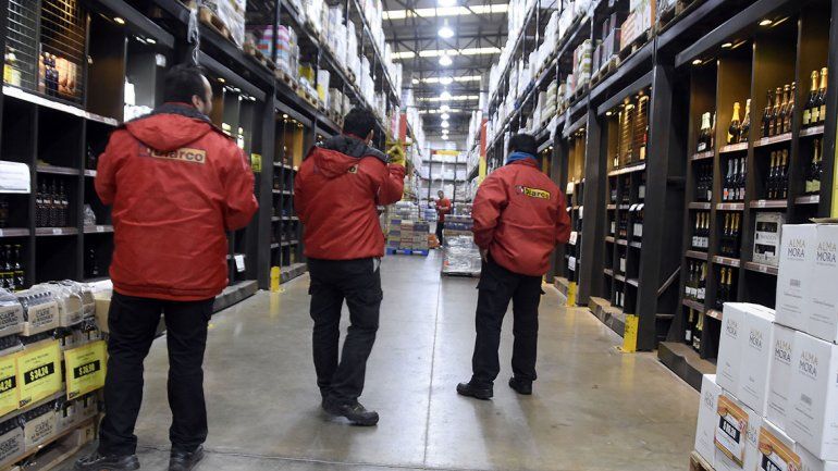 Incertidumbre laboral en un supermercado mayorista