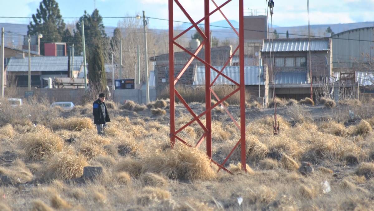 Otro intento de suicidio en la vieja antena de Radio Nacional Zapala: esta vez fue una adolescente de 14 años