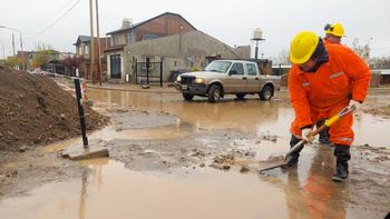 el jueves negro de la lluvia: el dia mas crudo del alerta y el operativo que no le dio tregua al agua en zapala