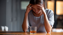 estres: las mujeres caen mas en el alcohol que los hombres estres: las mujeres caen mas en el alcohol que los hombres