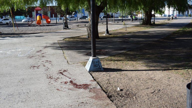 Un muerto y cuatro heridos en una pelea a cuchillazos en pleno centro de San Antonio