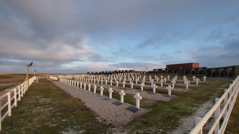 Comenzaron a identificar los soldados argentinos enterrados en Malvinas