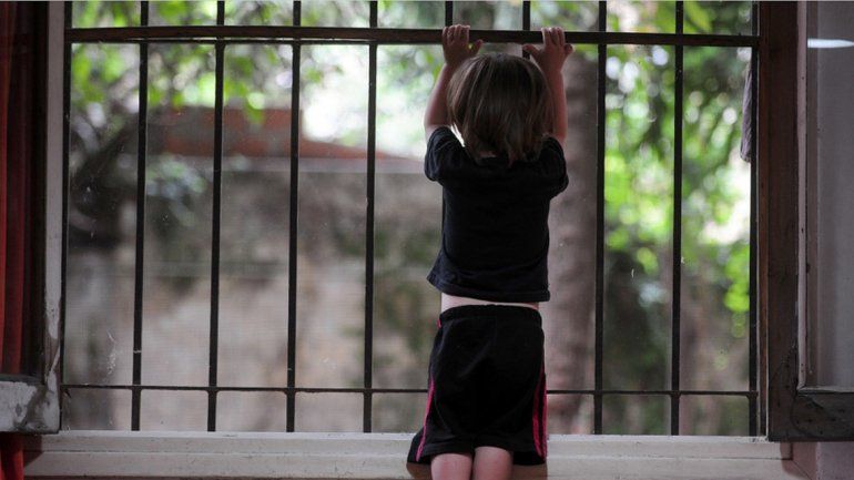 El padre del nene también acusa a la madre del chico por complicidad. El acusado es un arquitecto de renombre.