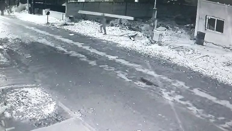 Aprovechó la nevada para robarle a sus propios vecinos y quedó escrachado