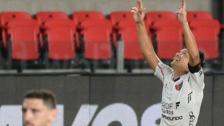 El conmovedor gesto del Pulga Rodríguez con una hincha de Colón