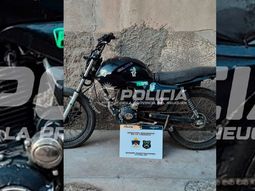 recuperaron una moto robada que habia sido abandonada en plaza huincul recuperaron una moto robada que habia sido abandonada en plaza huincul