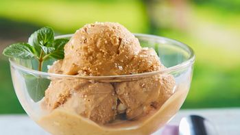 Helado de dulce de leche casero y fácil con solo 2 ingredientes: la receta ideal para combatir el calor Helado de dulce de leche casero y fácil con solo 2 ingredientes: la receta ideal para combatir el calor