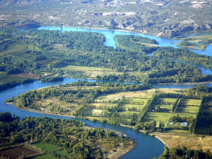 Viento constante, baja humedad y enorme luminosidad: el terruño único que hace grande a Mainqué. Viento constante, baja humedad y enorme luminosidad: el terruño único que hace grande a Mainqué.