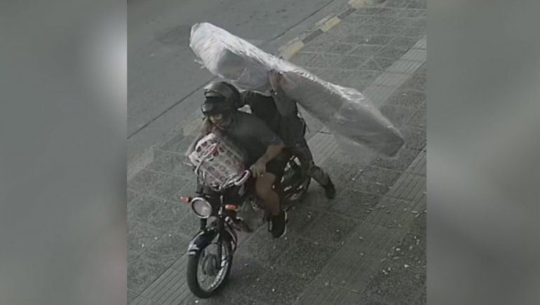 El futbolista baleado y el camión de mudanzas, víctimas de mismos motochorros