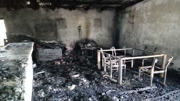 Denuncian que le incendiaron la casa por ayudar a niños abusados