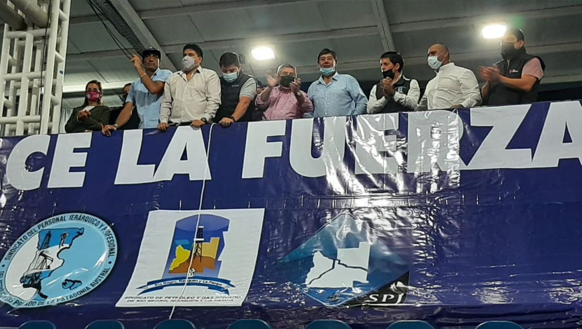Los petroleros cierran filas y endurecen sus reclamos