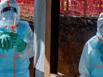 El brote de ébola en África central mantiene en alerta a organismos internacionales y sistemas de vigilancia sanitaria. El brote de ébola en África central mantiene en alerta a organismos internacionales y sistemas de vigilancia sanitaria.