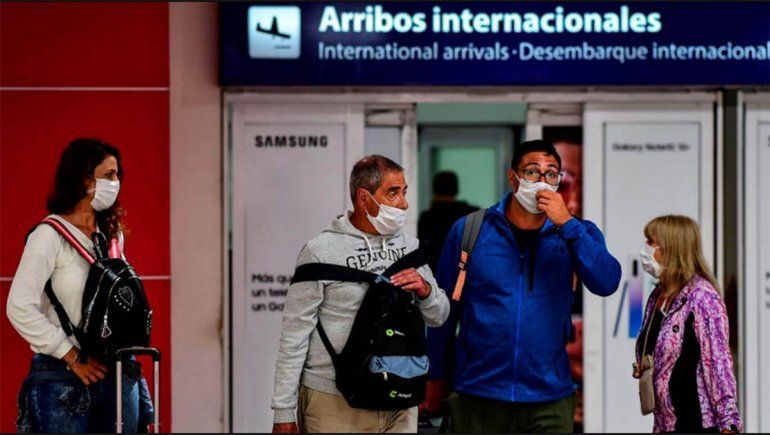 Mantienen suspensión de vuelos a Gran Bretaña y se pide a mayores de 60 no viajar