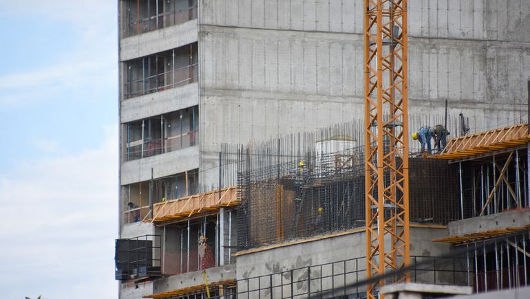 Parte de la renta petrolera construye viviendas que nadie puede comprar