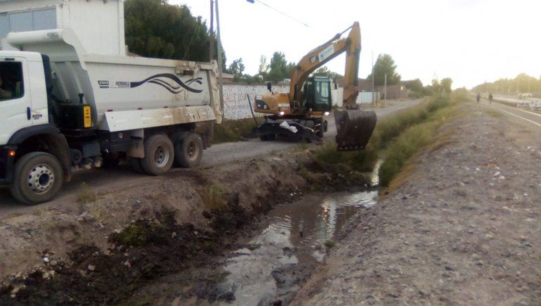 Sacaron hasta perros muertos del canal 12 de Septiembre