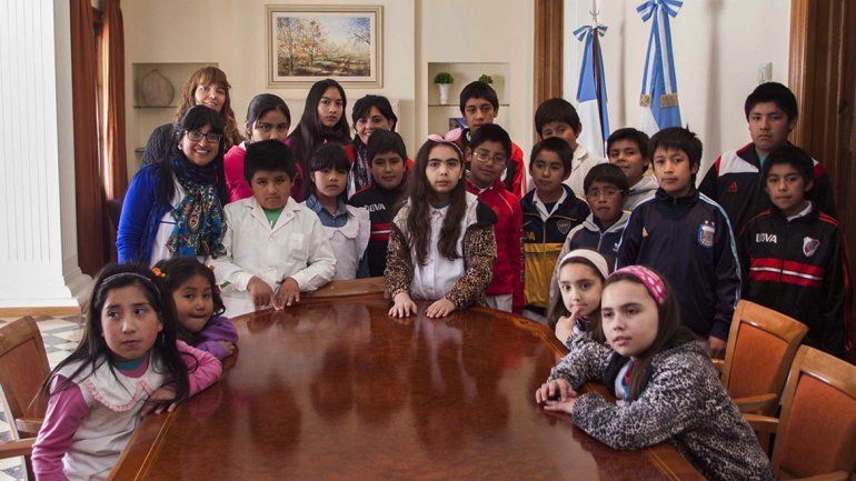 Alumnos de la Escuela Albergue 83 de Chacaico Sur conocieron la Casa de Gobierno