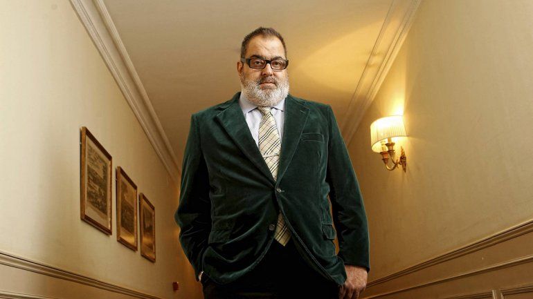 Vuelve lejos de la política