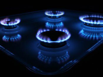 El gobierno de Javier Milei modificará el sistema de subsidios a la luz y el gas por redes.