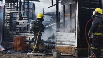 Salieron con lo puesto y se salvaron del incendio, pero sus 5 mascotas quedaron atrapadas y murieron. Salieron con lo puesto y se salvaron del incendio, pero sus 5 mascotas quedaron atrapadas y murieron.