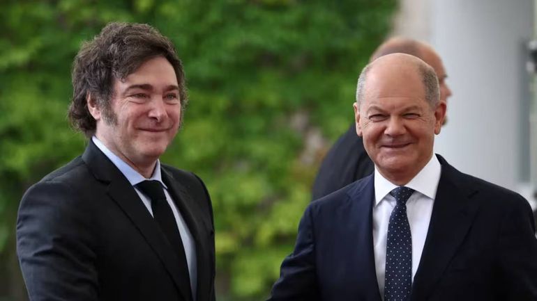 Javier Milei junto a Olaf Scholz. Javier Milei junto a Olaf Scholz. 