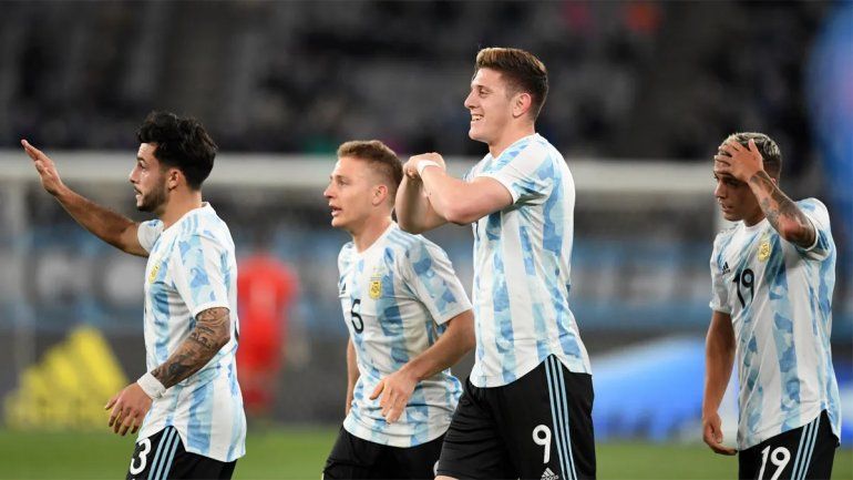 A lo Palermo: el golazo de Gaich en el estreno de la camiseta argentina polémica