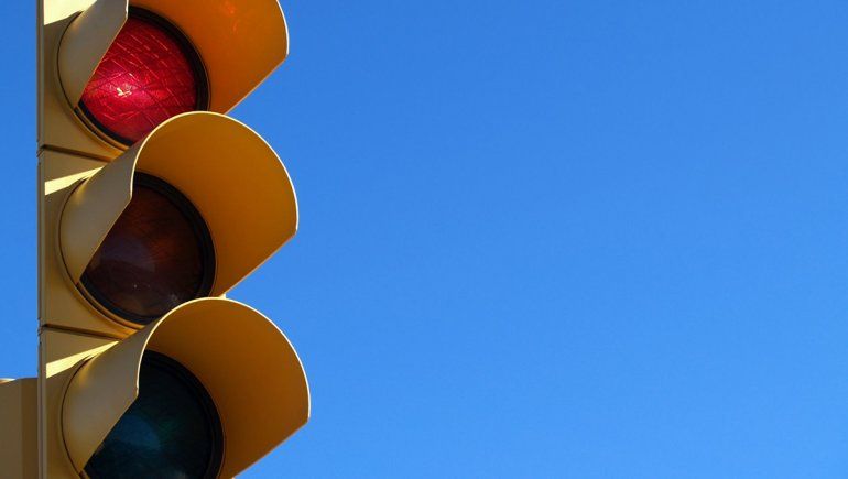 Vialidad ordenó a Roca retirar los semáforos de la Ruta 22.