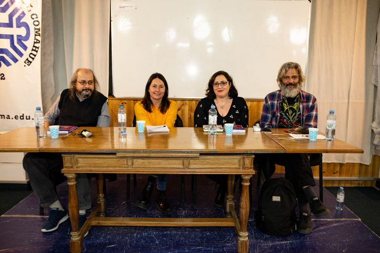 El periodista Walter Pérez, Cecilia Azconegui, Galia Labrin Kallmann y Santiago López Luro, durante la presentación del libro