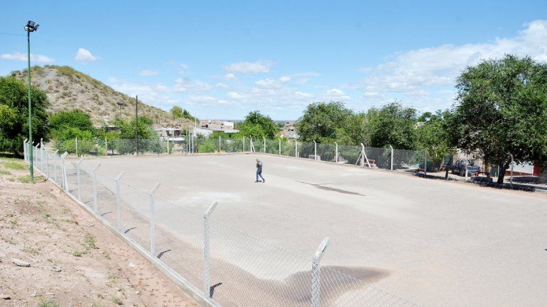 El cerco dará más seguridad a todos los chicos que allí concurren.