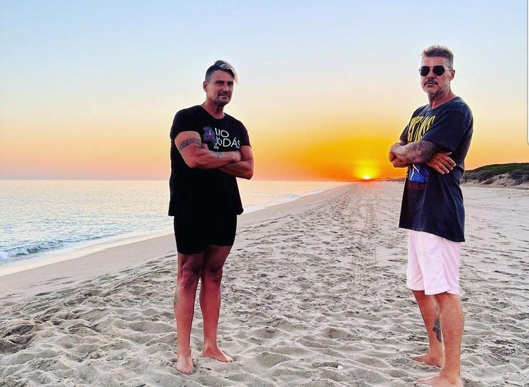 Marcelo Tinelli y el Tirri en la playa semiprivada de Punta de Este. Marcelo Tinelli y el Tirri en la playa semiprivada de Punta de Este.