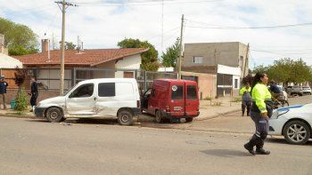 brutal choque entre dos utilitarios en el barrio san pablo brutal choque entre dos utilitarios en el barrio san pablo