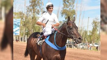 El jockey Robertito Ibáñez está internado en General Roca y hay súplicas por su salud. El jockey Robertito Ibáñez está internado en General Roca y hay súplicas por su salud.