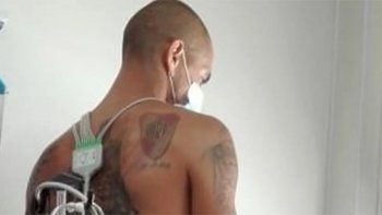 Maidana, de espaldas, con el tatuaje del Millo a flor de piel. Maidana, de espaldas, con el tatuaje del Millo a flor de piel.