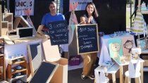 emprendedores fabrican muebles a medida con madera de bosques reforestados