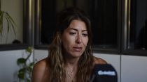Ni Una Menos: la hermana de Valeria Schwab se quejó de que recién a 5 meses del femicidio peritarán la ropa. Ni Una Menos: la hermana de Valeria Schwab se quejó de que recién a 5 meses del femicidio peritarán la ropa.