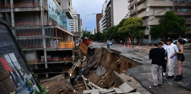 La fuerte lluvia que cayó en Córdoba provocó destrozos en avanidas