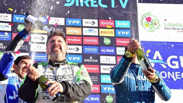 Cancio y un festejo que lo ubica en el primer puesto de la general tras conquistar la Vuelta de la Manzana.