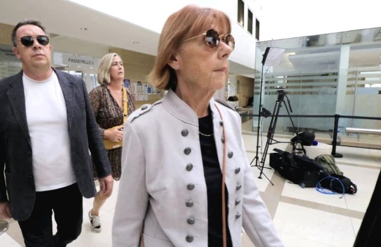 Gisele, junto a dos de sus hijos en tribunales. Gisele, junto a dos de sus hijos en tribunales.