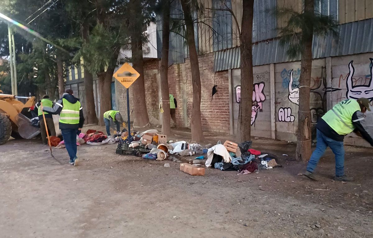 Importante operativo con desalojo a 20 personas que vivían en la calle Winter