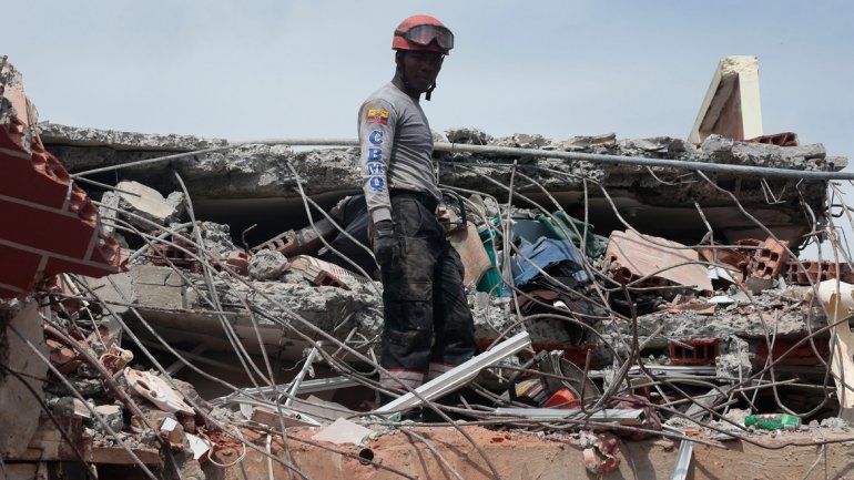 Ecuador: ascendieron a 480 los muertos por el terremoto