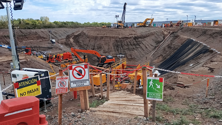 Los tanques de 120.000 m3 utilizan techos geodésicos de aluminio para resistir el ambiente costero del Golfo San Matías. Los tanques de 120.000 m3 utilizan techos geodésicos de aluminio para resistir el ambiente costero del Golfo San Matías.