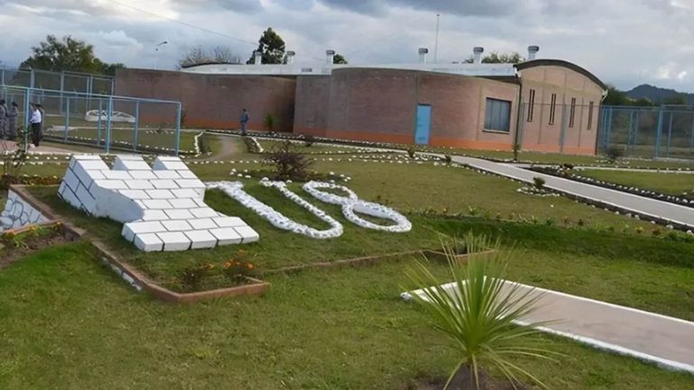Un preso volvió de una salida transitoria y tuvieron que internarlo de urgencia: el insólito motivo